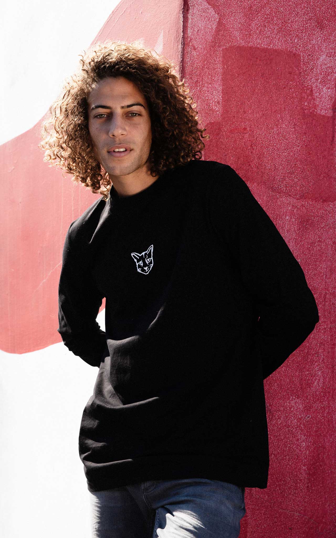 BLACK LONGSLEEVE RUBBER CAT