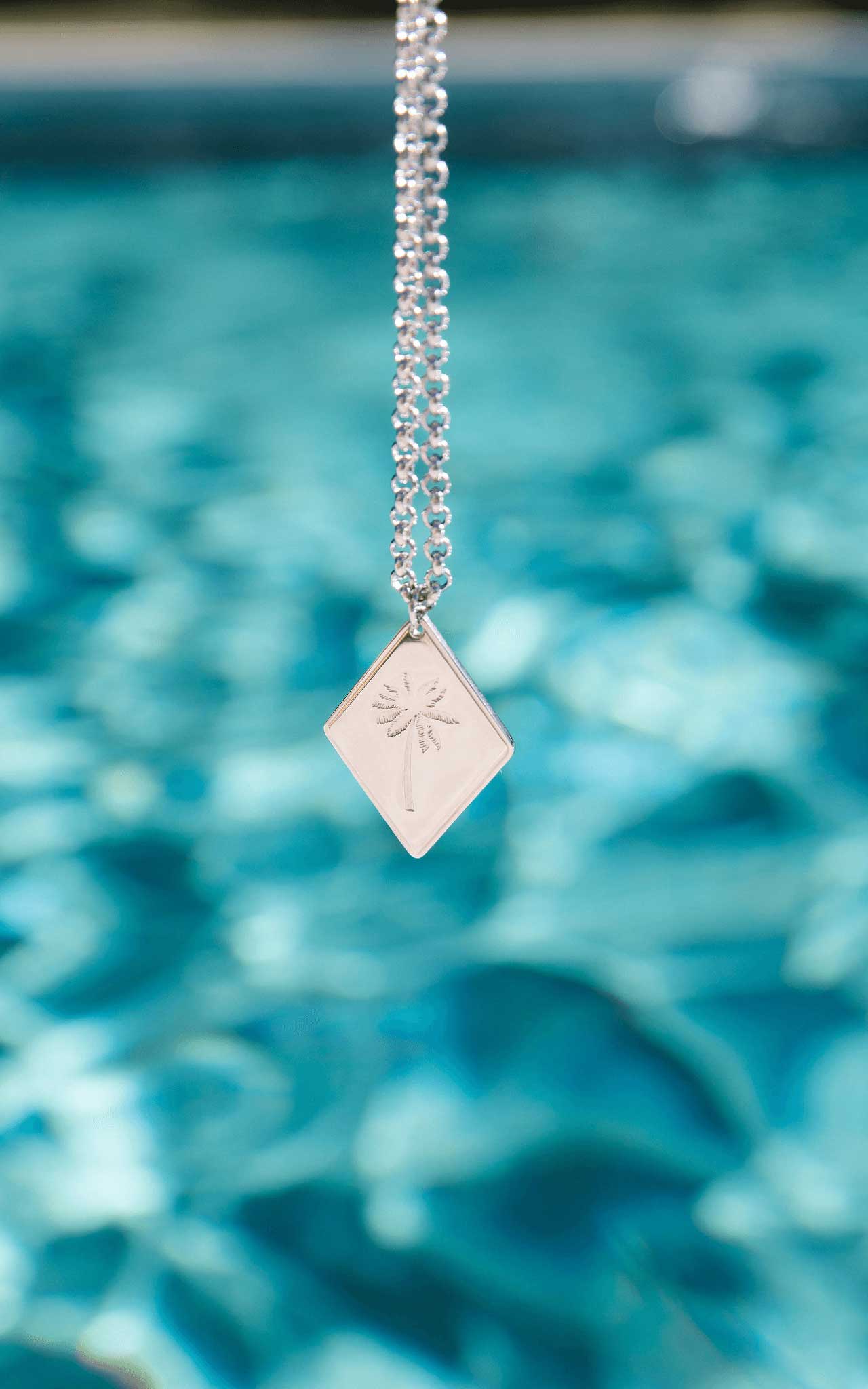 SILVER PURELEI X PARI NECKLACE PALM TREE