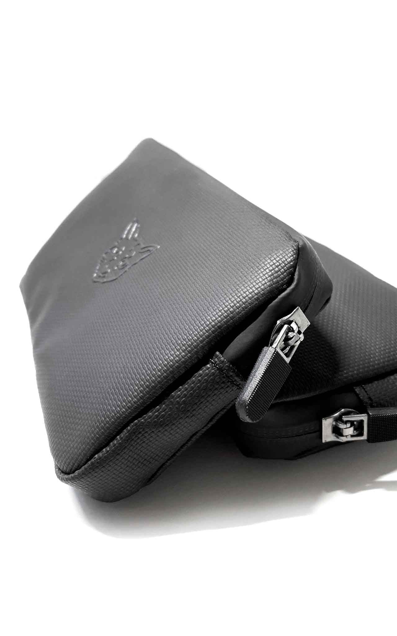BLACK ACCESSORIES CLUB POUCH