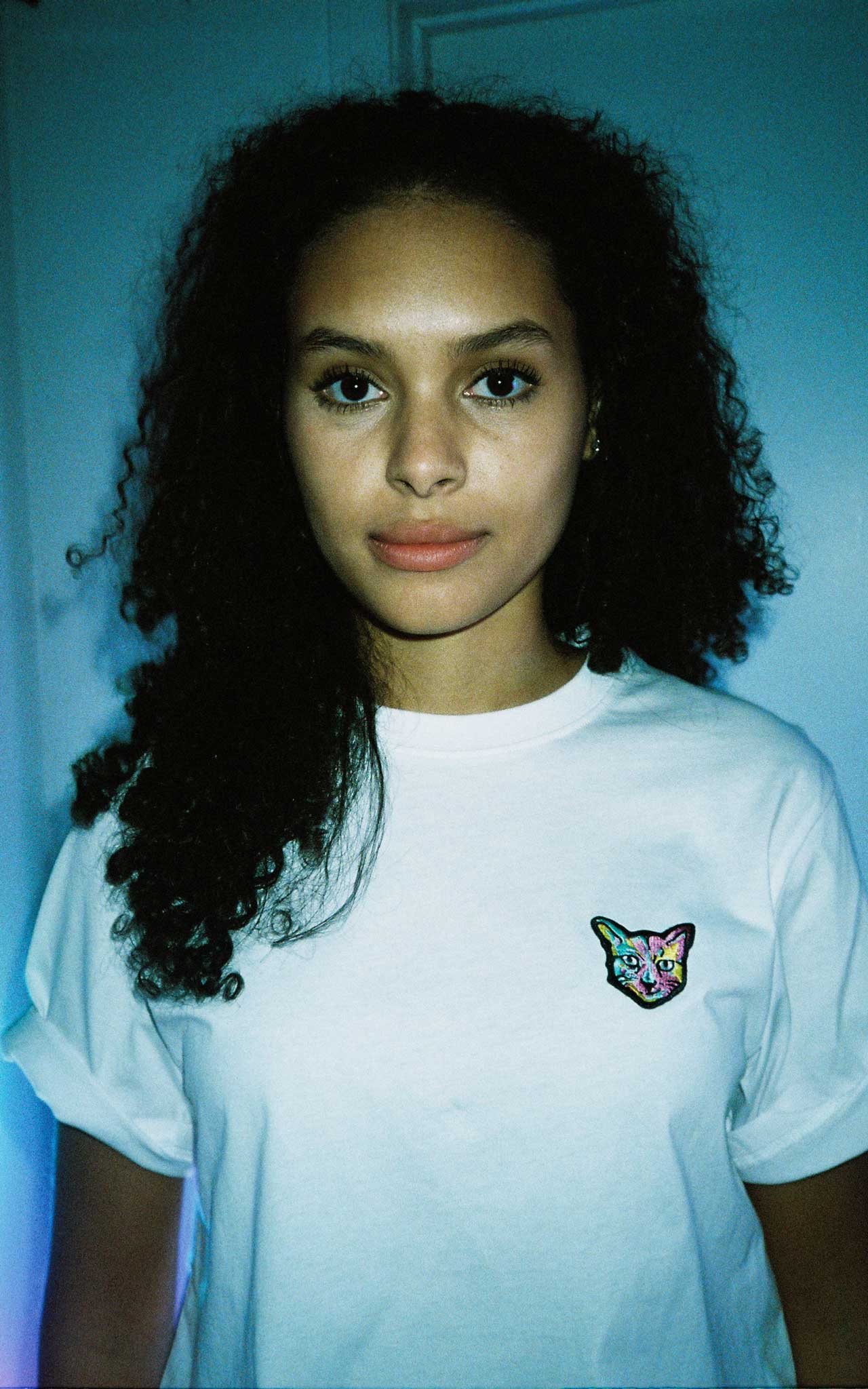 WHITE T-SHIRT CAT